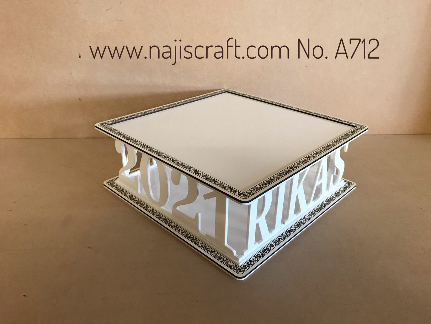 A712 Cake stand