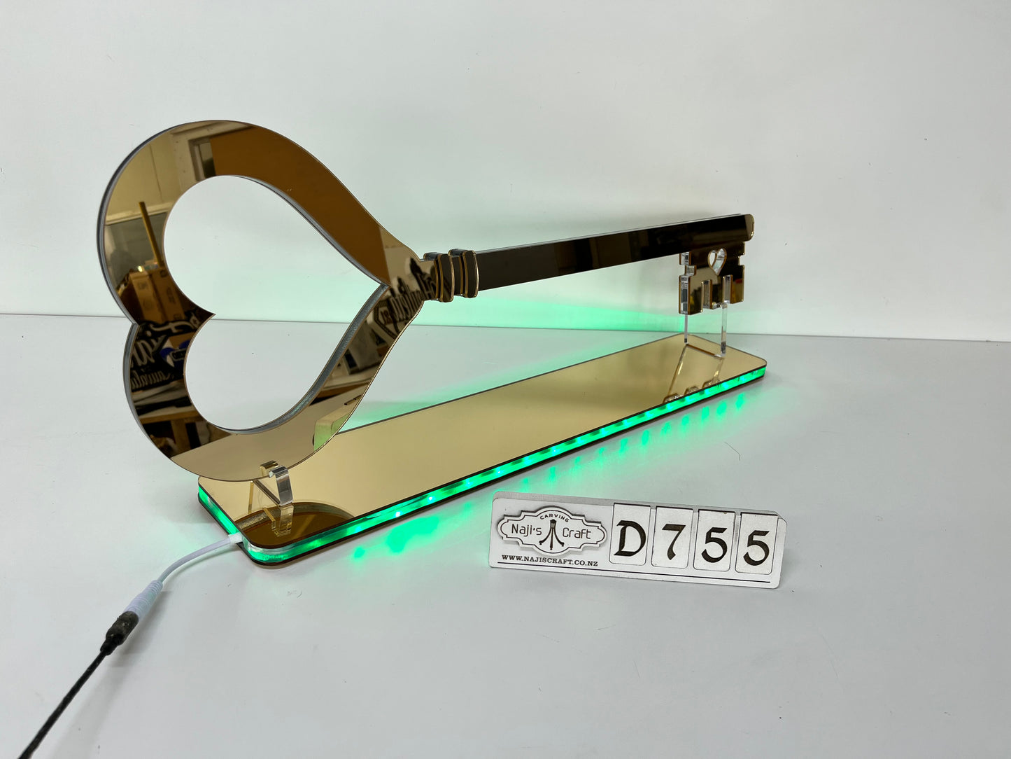 D755 Classic Acrylic Mirror Key